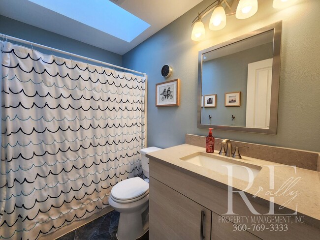 Building Photo - Elegant Silverdale Home with Private Backyard Oasis