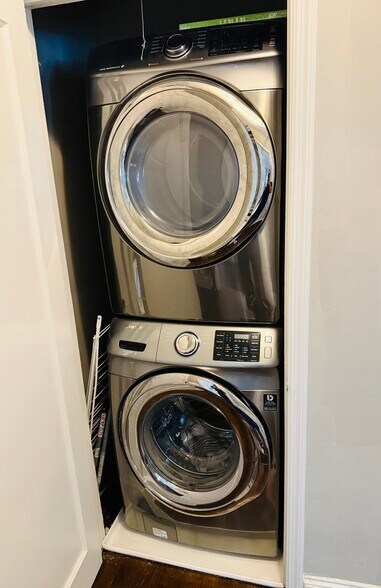 Building Photo - 286 Midvale Dr NE