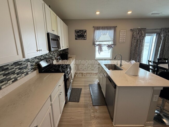 Building Photo - 8754 Laurelton Pl