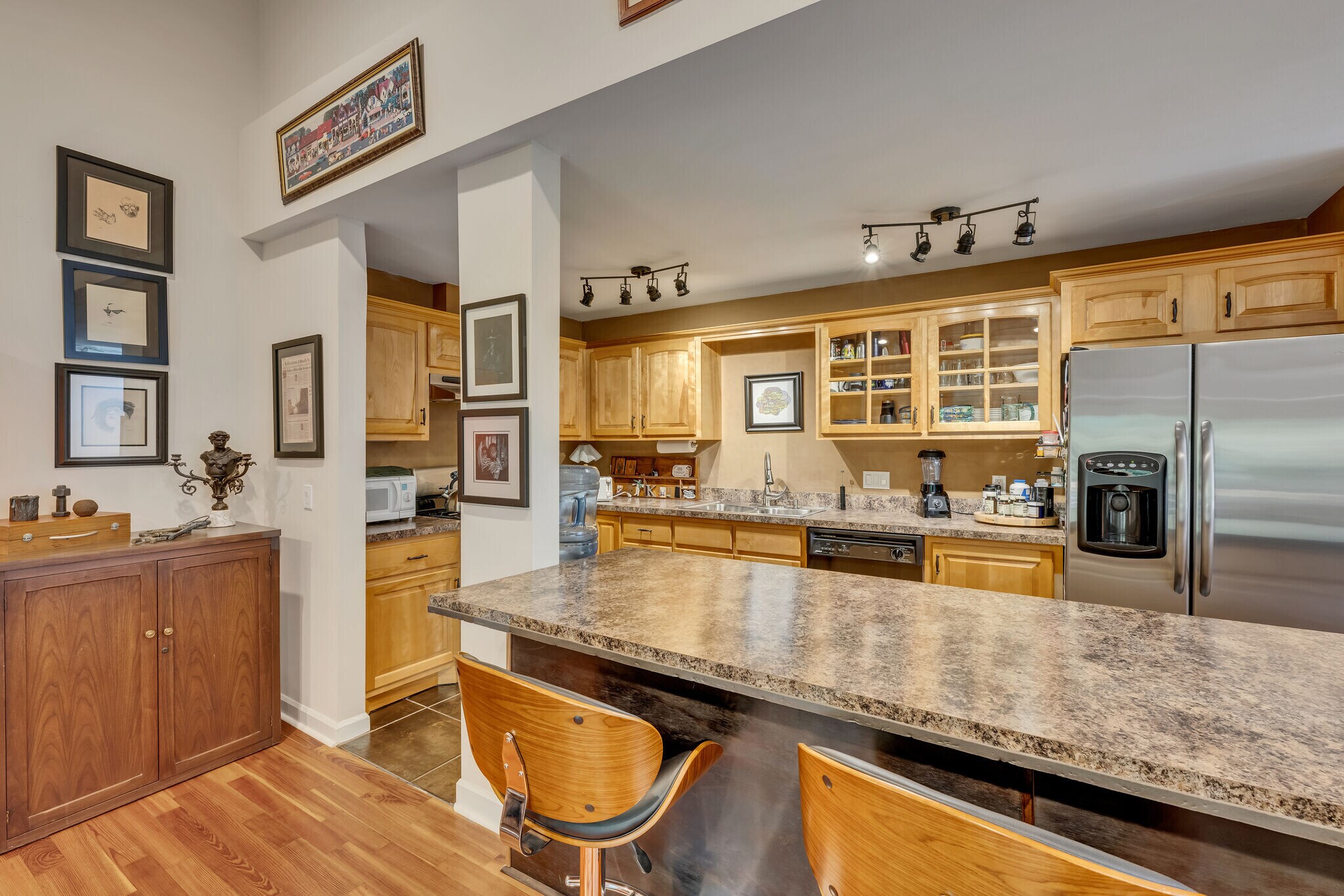 Kitchen is open and new granite counters have been installed since this photo was taken. - 918 Harpeth Trace Dr