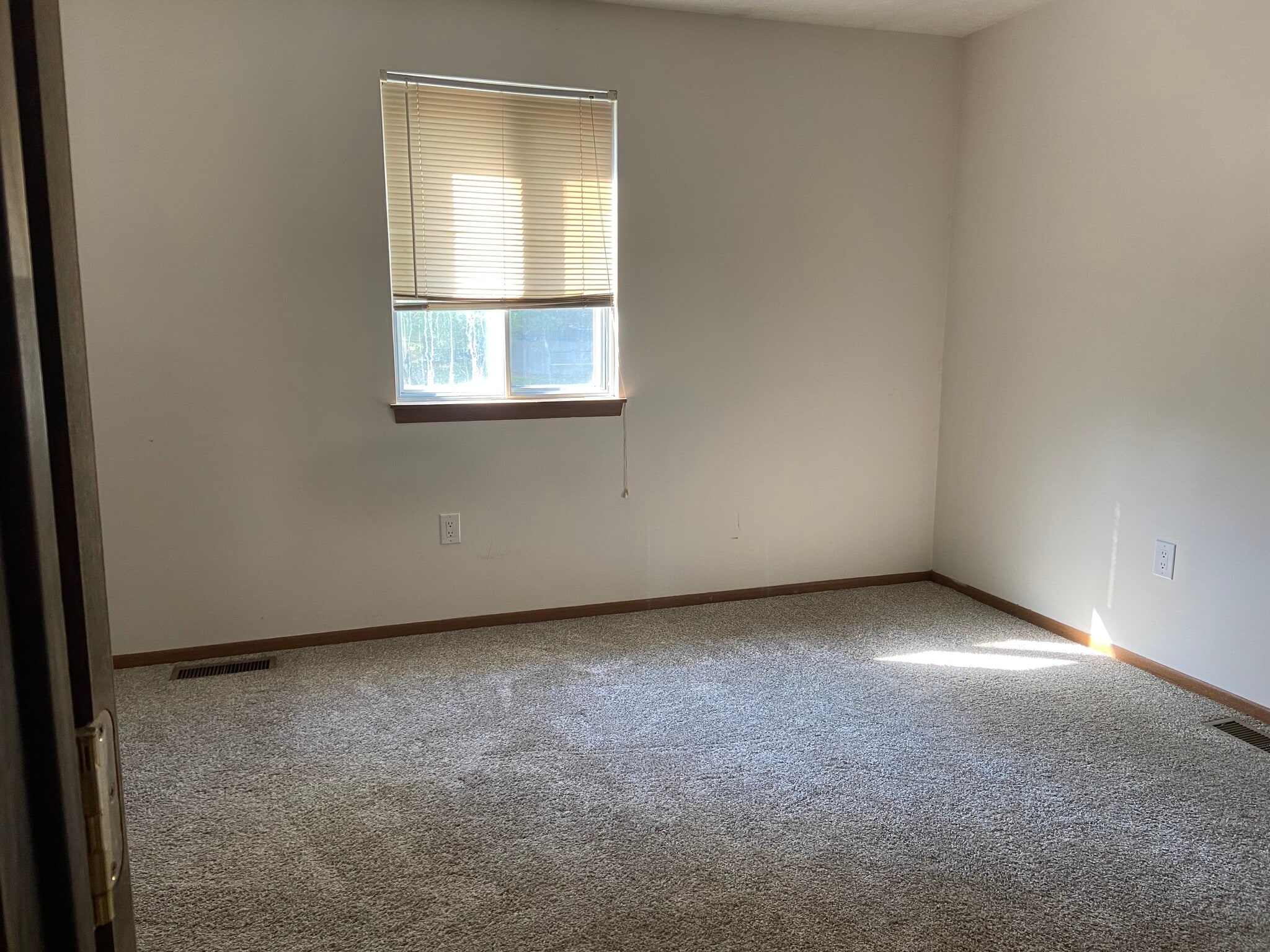 Building Photo - 267 N Colonial Dr