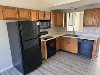 Building Photo - 10846 Tanbark Dr