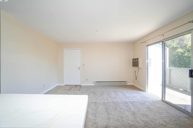 Building Photo - 3670 Silver Oaks Way