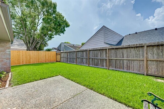 Building Photo - 2234 Kinbrook Dr