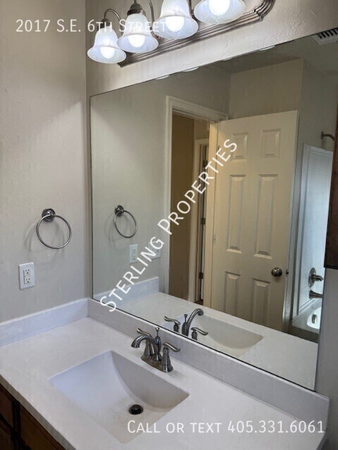 Building Photo - 2017 SE 6th St