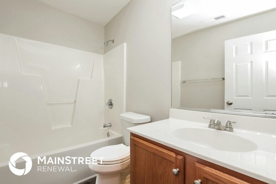 Building Photo - 4817 Fallfield Dr