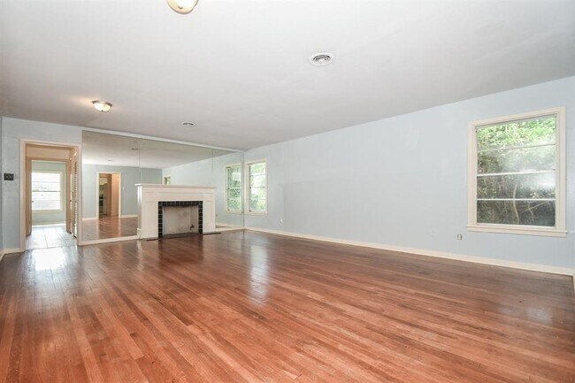 Building Photo - 1911 Wyndale St