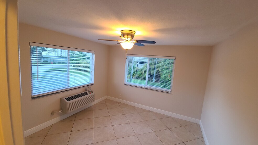 Building Photo - 925 Intracoastal Dr