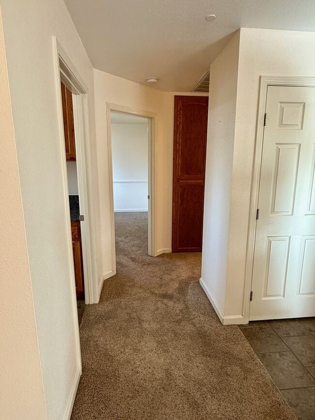 Building Photo - 3 Bedroom 2 Bath House!