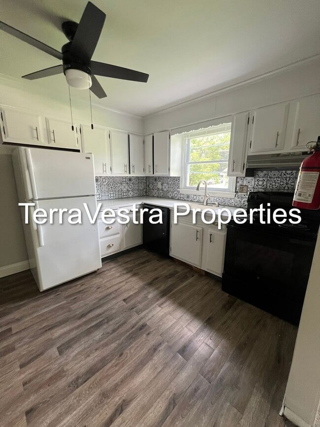 Primary Photo - 108 N 8th St