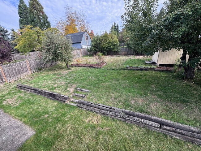 Building Photo - 15820 SE Harold Ave