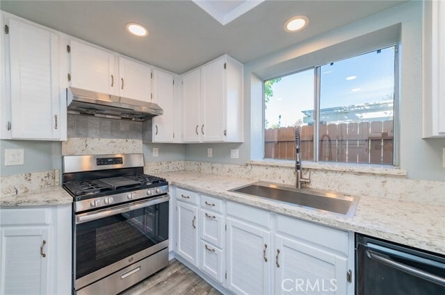 Building Photo - 15811 Antelope Dr