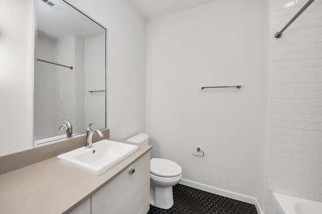 Building Photo - 1715 Maravilla Dr