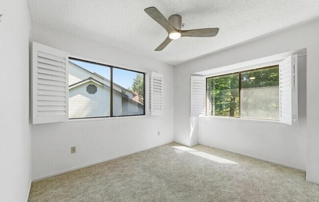 Building Photo - 2 Village Pkwy