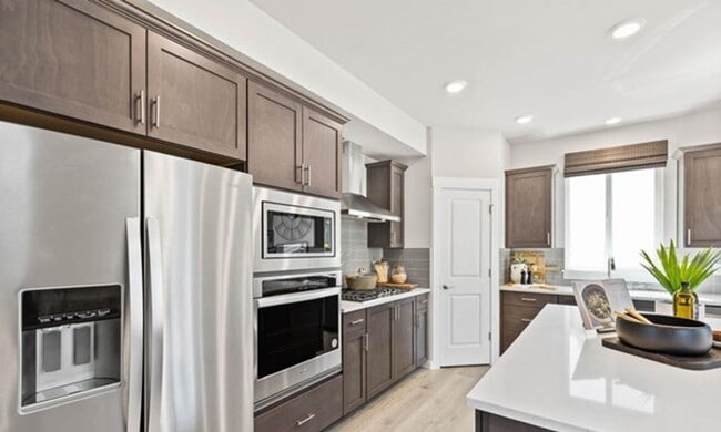 Building Photo - Air-conditioned Beautiful 4 Bed+ Bonus in Northshore School District – Bothell!