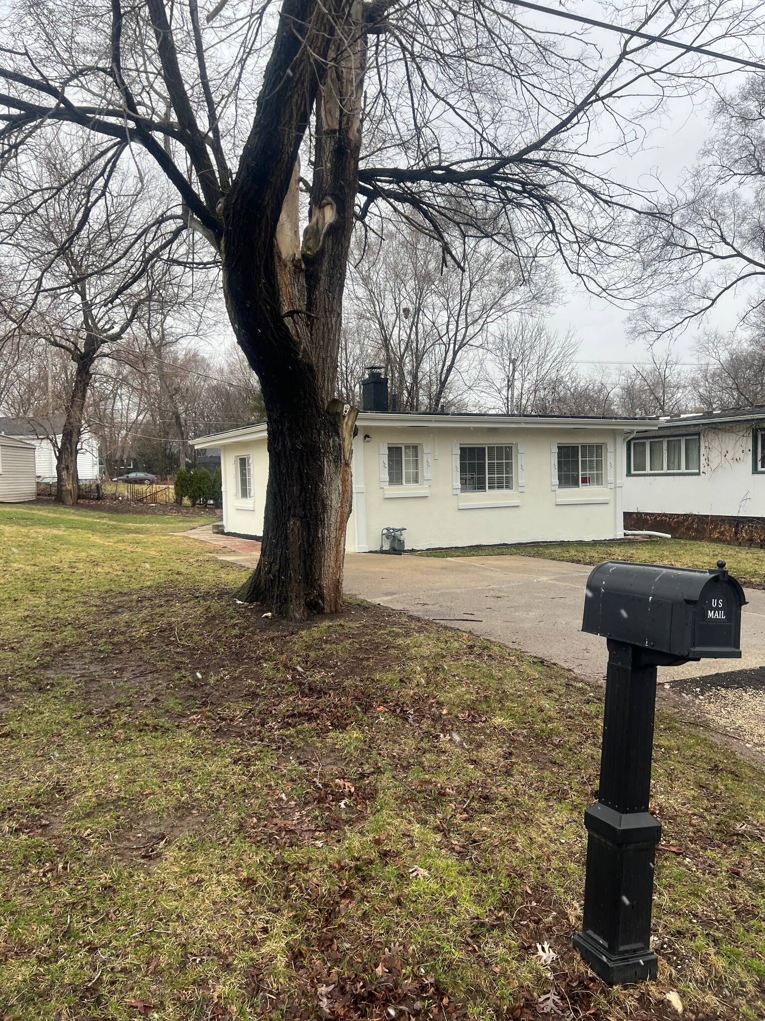 Building Photo - 21272 W Shady Ln