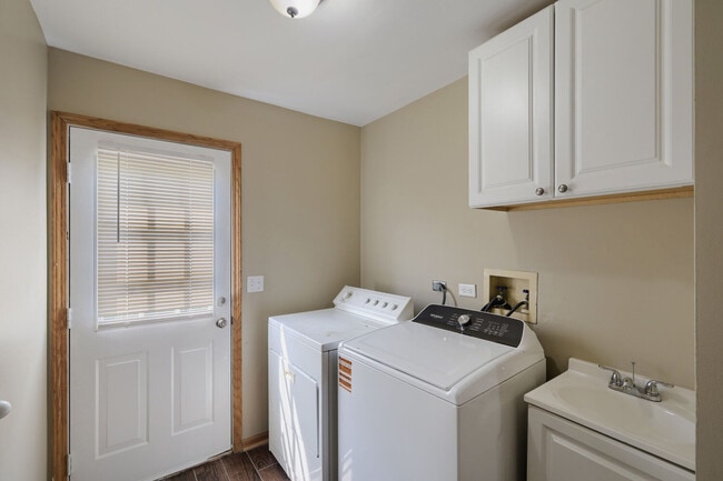 Building Photo - 2805 Breckenridge Cir