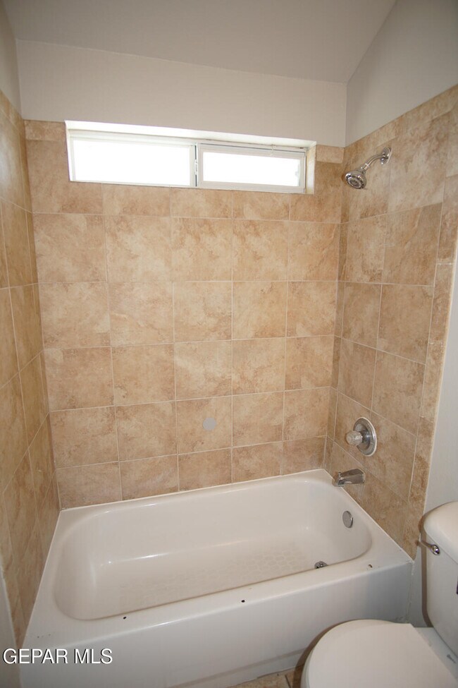 Building Photo - 10932 Acoma St