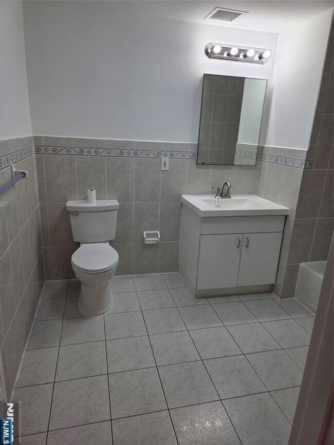 Building Photo - 2401 Bergenline Ave