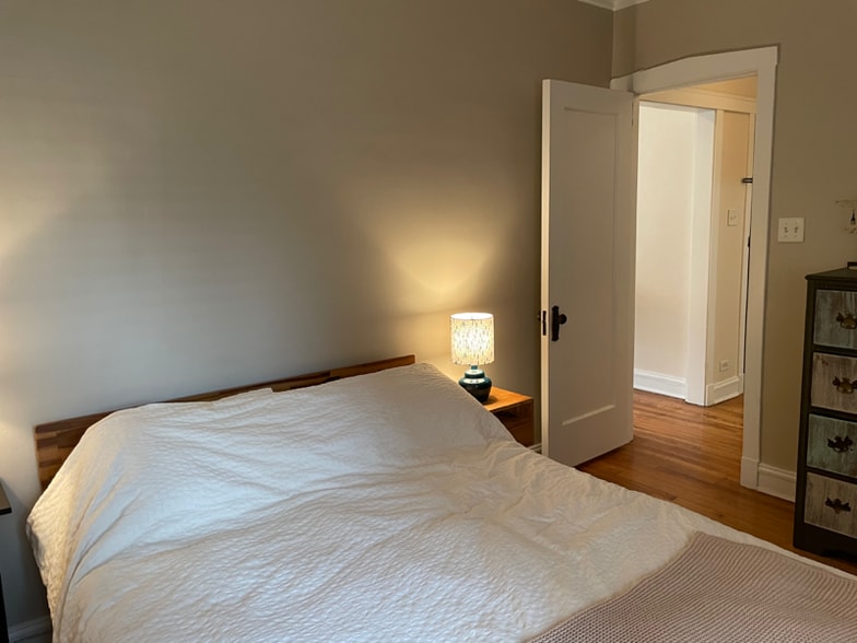 Building Photo - 1468 W Winnemac Ave