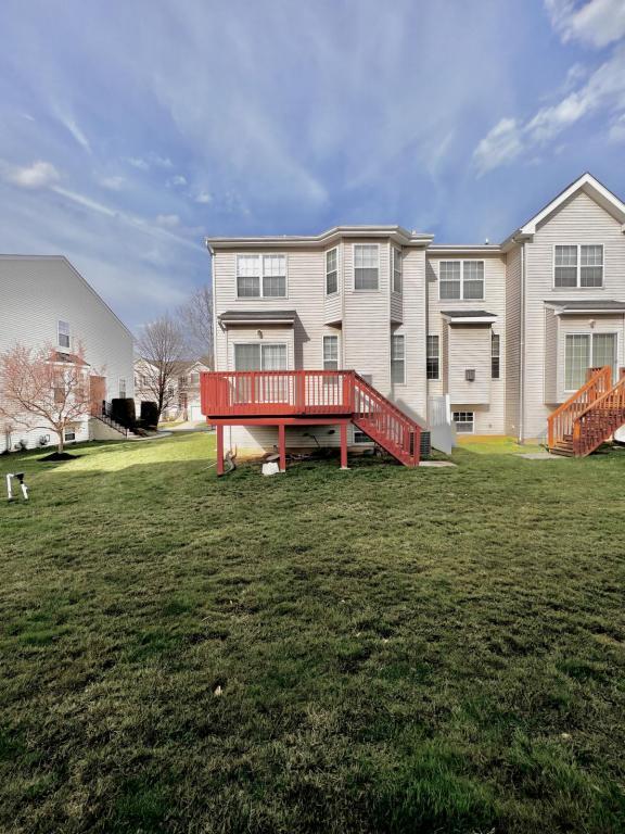 Building Photo - 211 Hawthorne Way