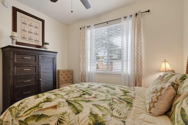 Building Photo - 3202 Myrtlewood Cir E