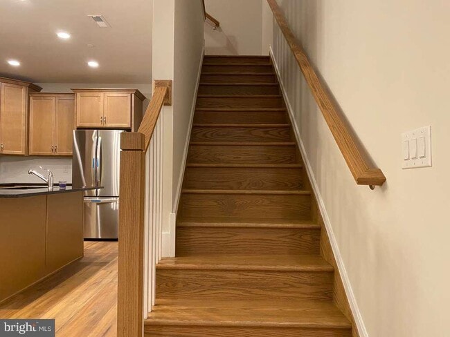 Building Photo - 1007 Morton Aly