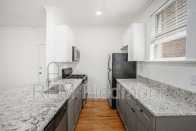 Building Photo - 741 Frederica St NE