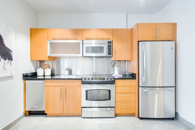 Building Photo - Logan Circle Condo | 2 Bed | 2 Bath | 1,000 Sf | 1 Garage Parking Space