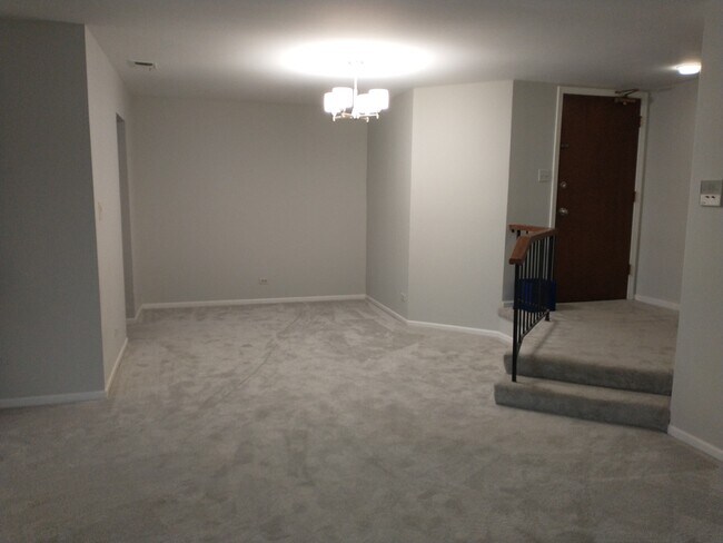 Building Photo - 905 Surrey Dr