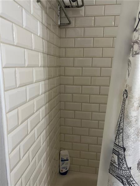 Building Photo - 811 NE 14th Pl