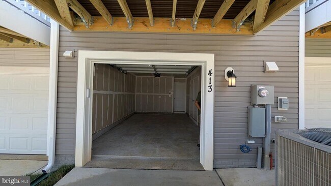 Building Photo - 413 SILVER BIRCH Dr