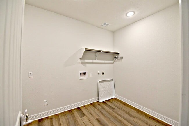 Building Photo - 2220 Airport Dr