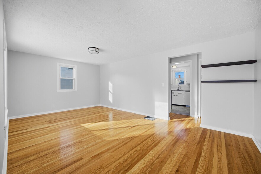 Building Photo - 470 Falstaff Rd