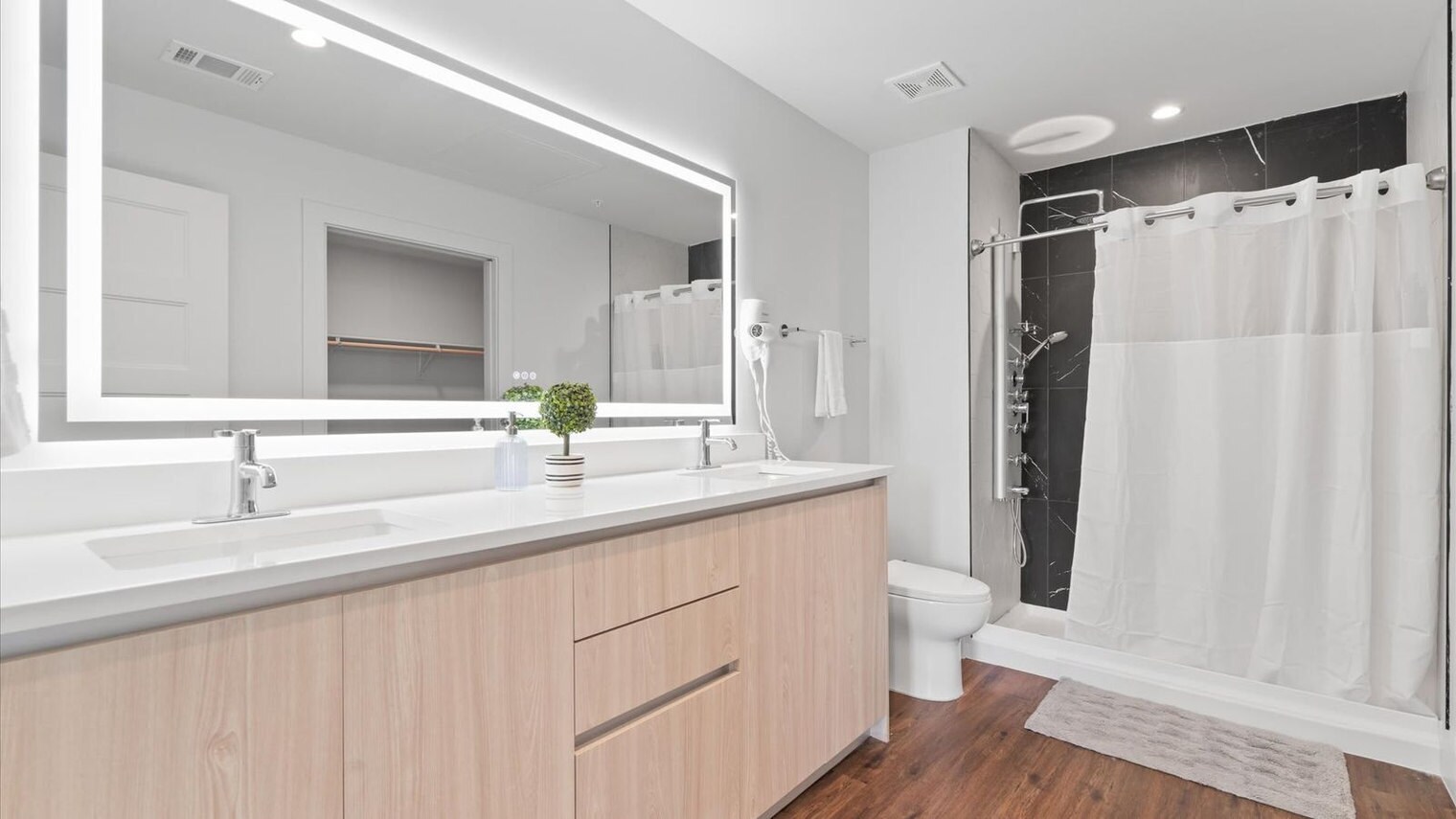 Building Photo - 5515 Humming Bird Ln