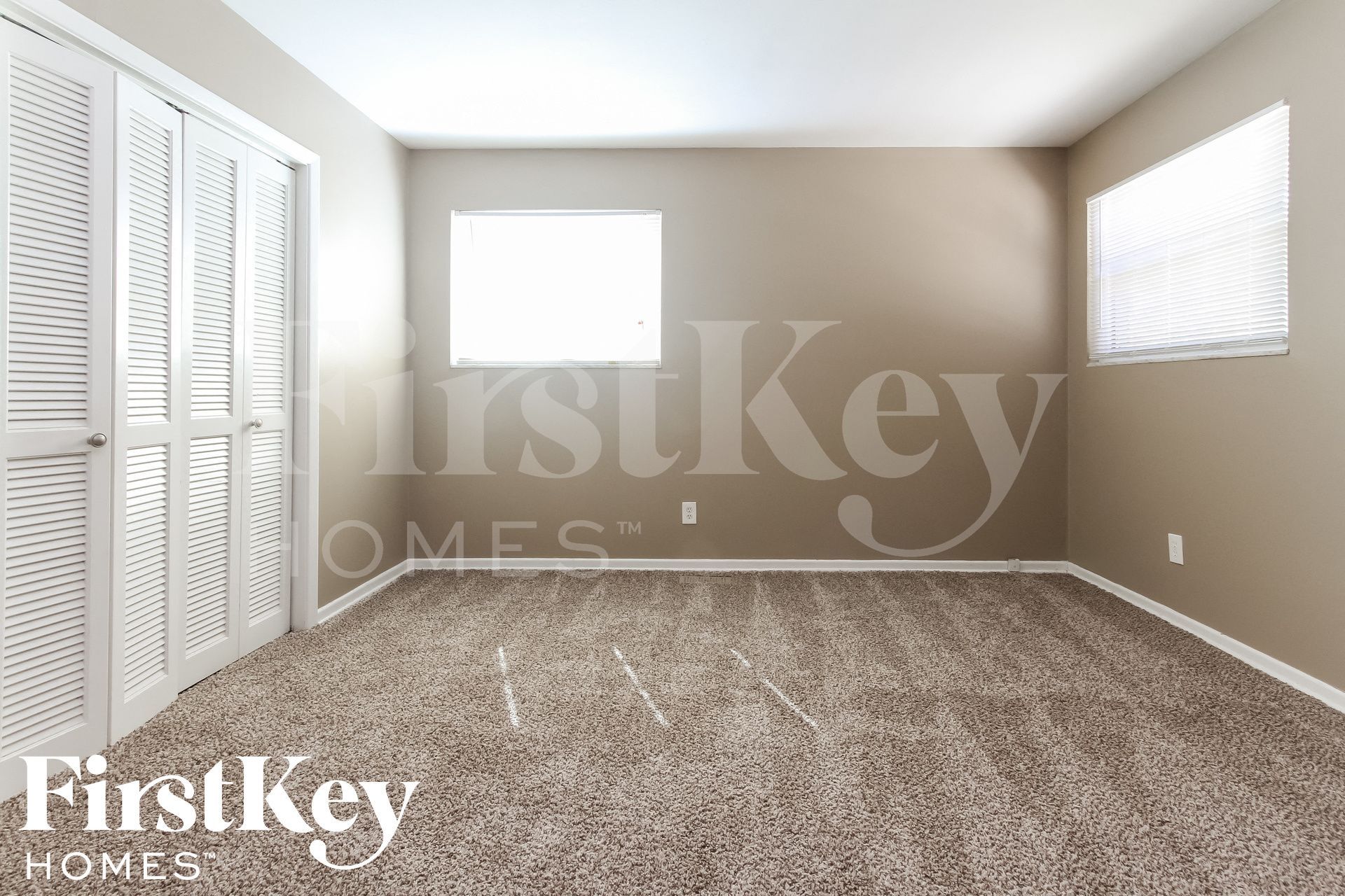 Building Photo - 2414 E Dudley Ave