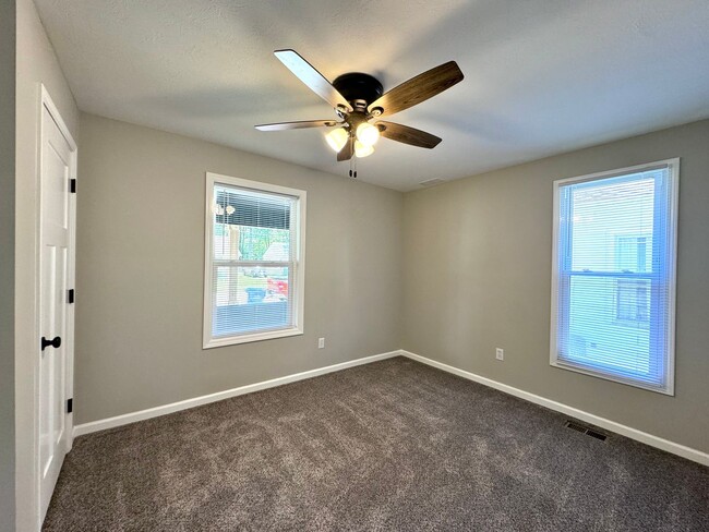 Building Photo - Charming & Fully Remodeled 2-Bed Gem – Your Perfect Home Awaits!