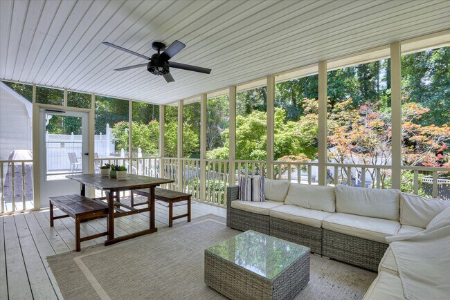 Building Photo - 869 Hickory Ridge Rd