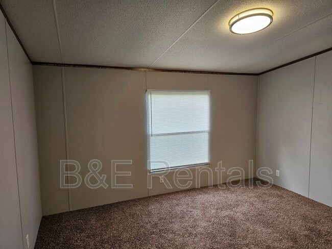 Building Photo - 10016 Stringtown Rd