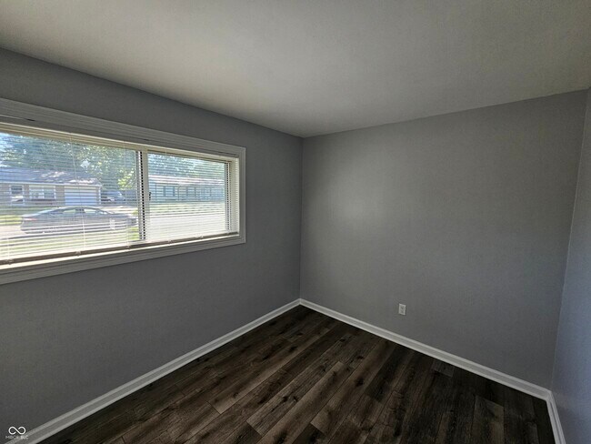 Building Photo - 1433 Hillcrest Dr