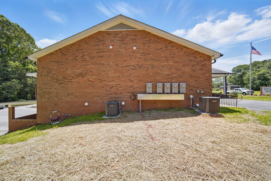 Building Photo - 216 Legion Dr