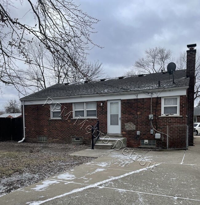 Building Photo - Updated Ranch in Inkster