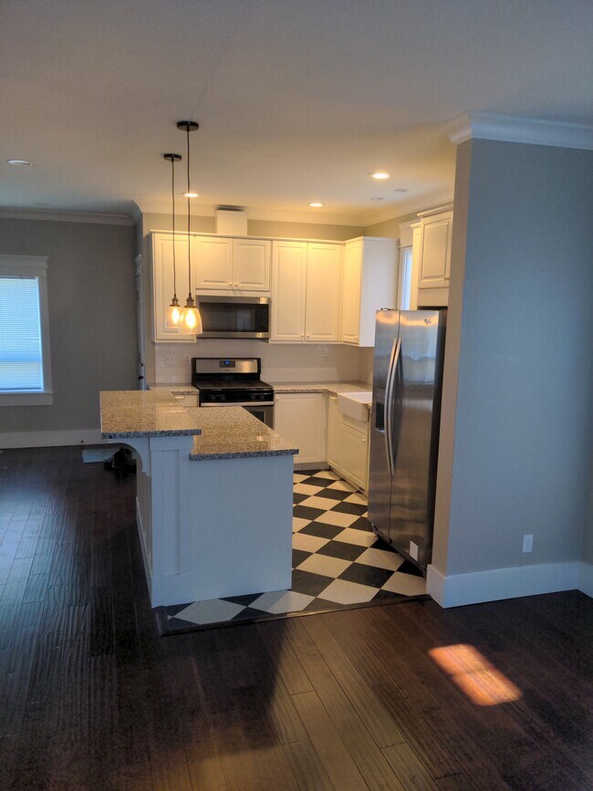 Building Photo - 1309 N Main Ave