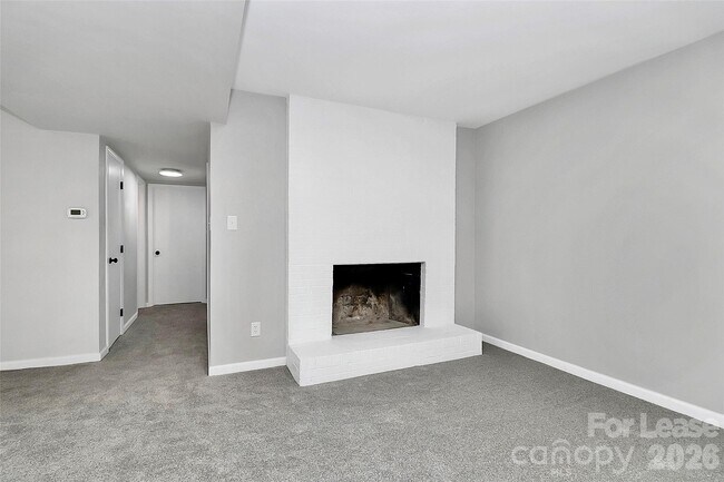 Building Photo - 526 Julia Ave