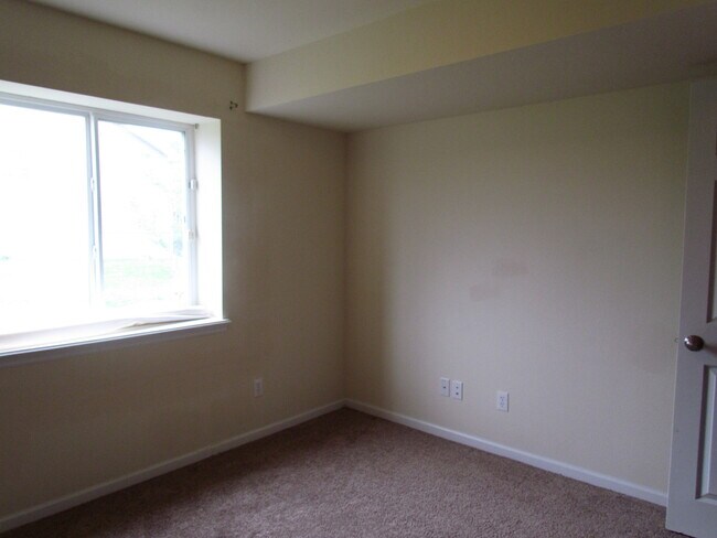 Building Photo - AVAILABLE March 6th!!!