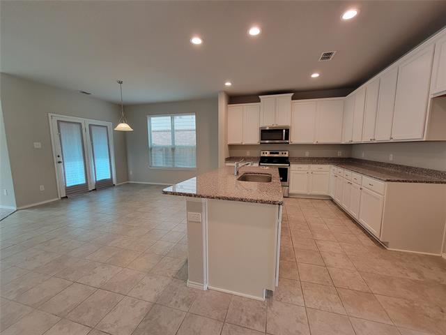 Building Photo - 4725 Redbud Dr