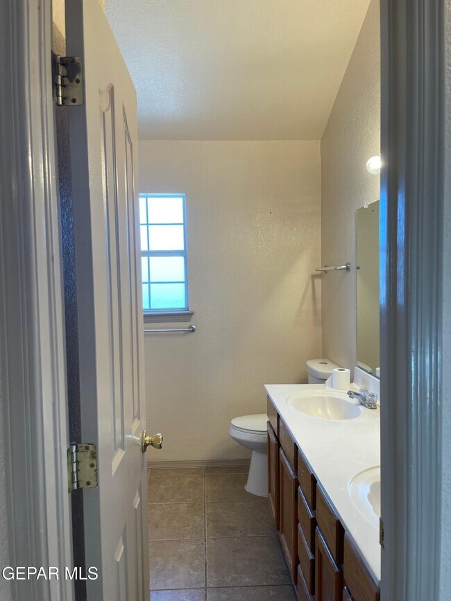 Building Photo - 12828 Tierra Ayala Dr