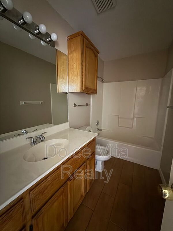 Building Photo - 4105 N 24th Ln