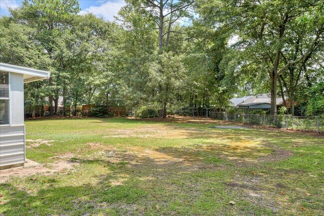 Building Photo - 608 Cedarwood Ct