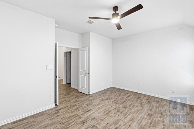 Building Photo - 188 Danbark Dr